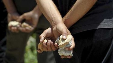 Apedrearon el auto de un fotógrafo sanjuanino: En esa silla viaja mi bebé