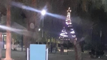 Dañaron el Árbol de Navidad que fue encendido en una plaza de Calingasta.