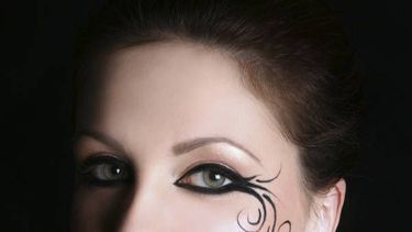 Por qué un simple trazo puede realzar el maquillaje