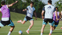 Leonardo Balerdi quedó afuera del Mundial 2026 tras sufrir un desgarro durante un entrenamiento de la Selección argentina. Leonardo Balerdi quedó afuera del Mundial 2026 tras sufrir un desgarro durante un entrenamiento de la Selección argentina.