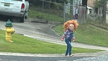 ¡Chucky anda suelto!: tiene 5 años y mete miedo a los transeúntes