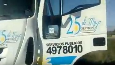 Video-denuncia: un camión municipal tira líquidos cloacales en zona no permitida