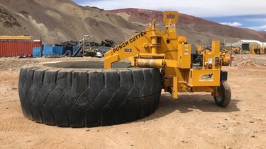 La demoledora de caucho en San Juan: la única del país que reciclará pasivos mineros