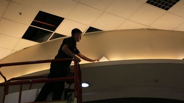 Susto en un supermercado por la caída de mampostería durante el sismo