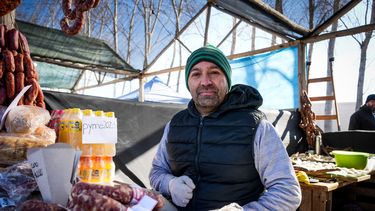 Emilio Díaz, en su stand familiar de la Fiesta del Carneo Español.