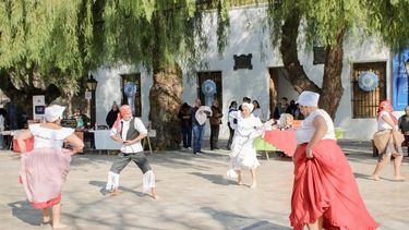 Que la cueca no se jubile: adultos mayores se suman al ritmo de la tradición