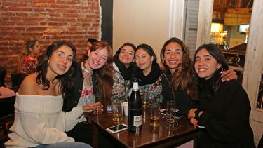 Los sanjuaninos coparon los bares para festejar el Día del Amigo