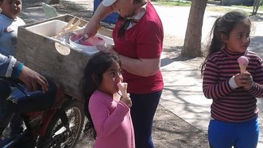 Chavelita: la mujer que un día salió a regalar helados a los niños carenciados