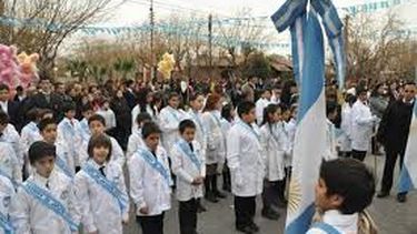 Los chicos prometen lealtad a la bandera en Rawson