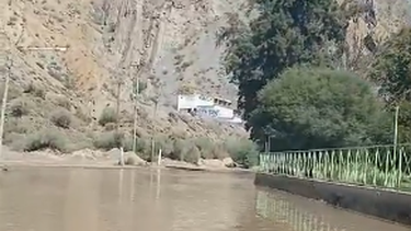 Solo para valientes: así estaba el tránsito frente al Camping de Rivadavia tras la lluvia