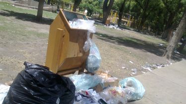 El parque parece un basurero