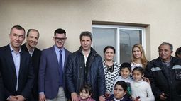 Uñac entregó un barrio en Rivadavia y pidió por más diálogo con la Nación