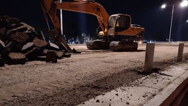 Rompieron una cuadra entera de pavimento recién puesto en la Ruta 40 Norte