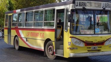 Denuncian que una empresa de colectivo no recibe la credencial a los universitarios