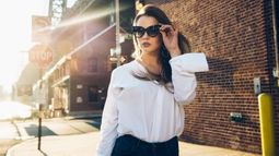 Alegría, pasión, y energía: qué colores elegir a la hora de vestirse, según el estado de ánimo