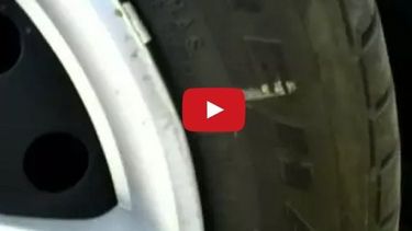 Ojo con las ruedas: Ahora te marcan el auto estacionado