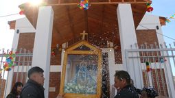 El pueblo boliviano honró a su patrona en San Juan con una fiesta que combinó tradición y devoción