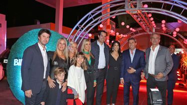 Reabrió una conocida estación de servicio y fue toda una cita social