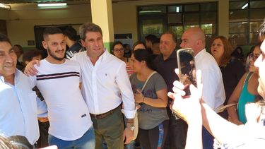 La votante de 90 años, las selfies y la camiseta de Independiente