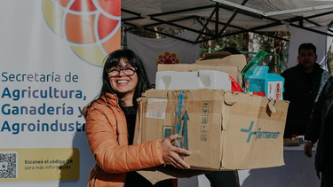 En una nueva edición del programa Cambio Verde, los sanjuaninos podrán intercambiar botellas, cartones y otros elementos reciclables por plantas para mamá.
