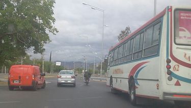 Denuncian riesgosa conducta de tránsito frente al Marcial Quiroga