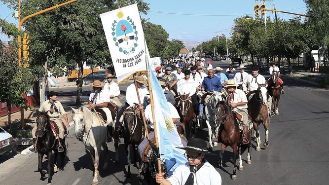 El fervor gaucho salió a las calles en la Cabalgata en Honor al Gaucho José Dolores