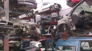 Quieren desguazar unos 10.000 autos radiados