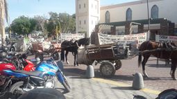 El municipio de Rawson, invadido de carretelas y pasacalles