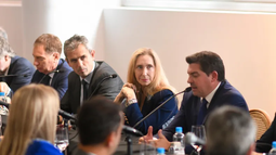 (De der, a izq): el gobernador Orrego, Karina Milei y Martin Menem, en San Juan la semana pasada. Menem luego hablo en una radio riojana y criticó fuerte al gobernador riojano Quintela tras el conflicto con Vicuña. (De der, a izq): el gobernador Orrego, Karina Milei y Martin Menem, en San Juan la semana pasada. Menem luego hablo en una radio riojana y criticó fuerte al gobernador riojano Quintela tras el conflicto con Vicuña.
