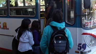 Transporte público: fuertes quejas por demoras en entrega de carnets escolares