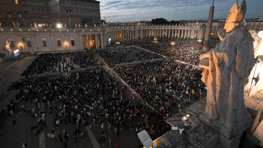 La plaza de San Pedro, repleta.