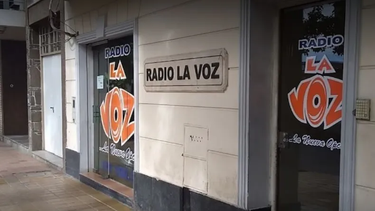 Después de más de 20 días fuera del aire, vuelve Radio La Voz