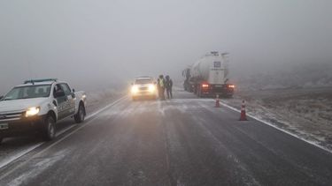 Interrumpieron el tránsito en El Colorado por nieve y hielo en la calzada