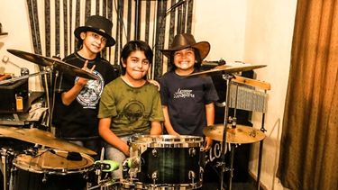 Tinelli, como loco con los rockeritos sanjuaninos