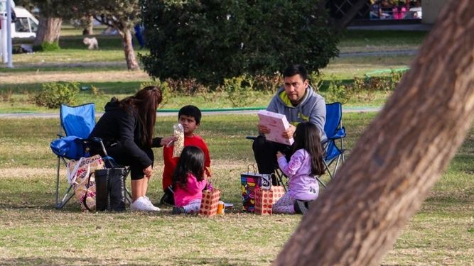 Feriado soleado con temperatura primaveral
