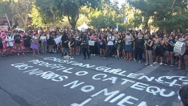 Feministas sanjuaninas escracharon al catequista Cristian Guillén en la marcha del 8M