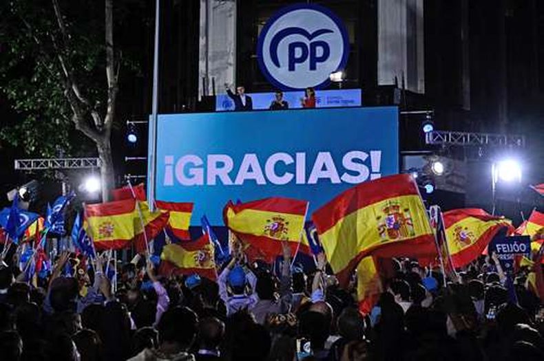 España: arrasó la derecha, y Pedro Sánchez adelanta las elecciones