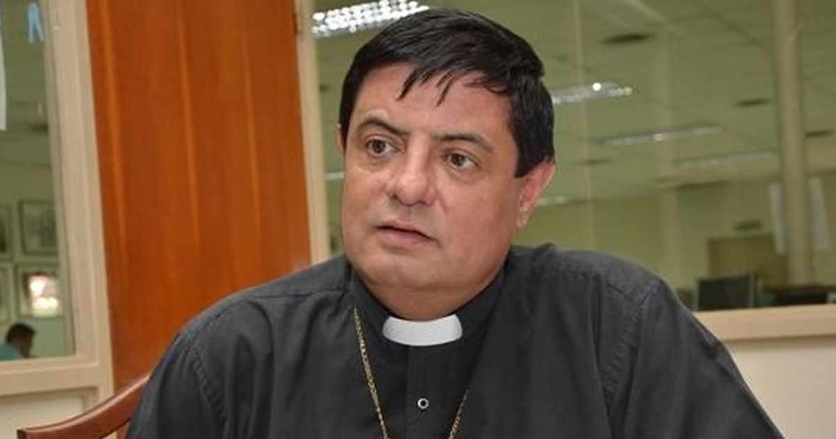 Lo echó el Vaticano por presunto abuso y da misas de sanación en Santa Lucía