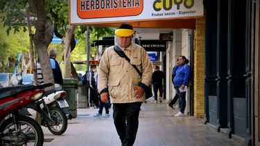 El ascenso del virus y las postales de la calle sanjuanina con sus máscaras