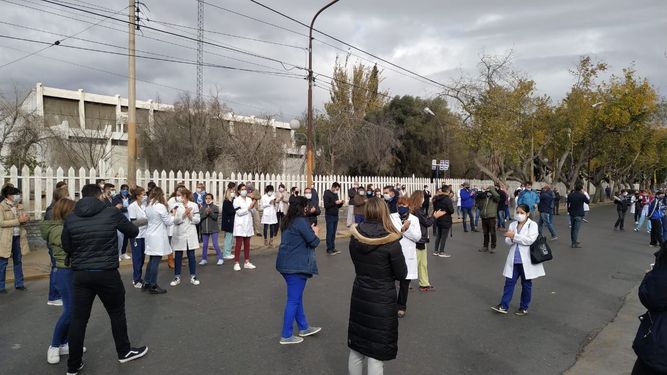 Médicos del Rawson protestaron por la separación del cargo de dos directivos Médicos del Rawson protestaron por la separación del cargo de dos directivos