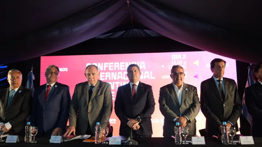 En busca de inversiones mineras, Orrego y los gobernadores de la Mesa del Cobre viajan a Reino Unido