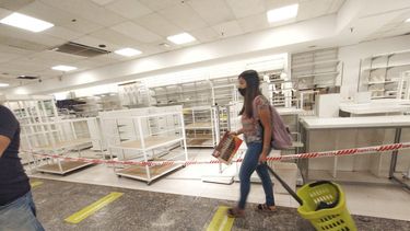 En el exilio de Falabella de San Juan, ¿queda algo para comprar?