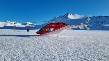 El helicóptero de la provincia realizó mediciones en la nieve de la Cordillera