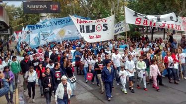 Banderas y música acompañaron la marcha por la Memoria