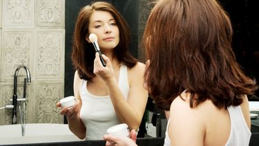 Hábitos que arruinan la piel femenina