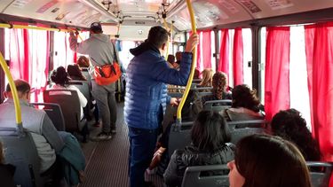 Los mensajes motivacionales de una línea de colectivos de San Juan