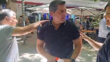 Marcelo Orrego paseó por el centro como un sanjuanino más.