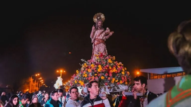 Por el frío se suspendió la procesión por San Juan Bautista, ¿y la fogata?