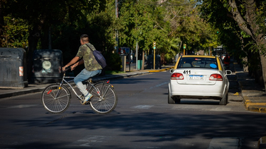 Sin colectivos por el paro, los sanjuaninos tuvieron que utilizar otros medios de transporte este martes.