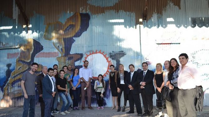 Con un sol taparon una esvástica que dibujaron en un mural